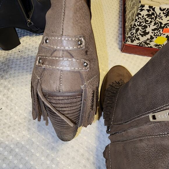 NAUGHTY MONKEY EUC WOMEN'S SIZE  8.5 SWING LOW FRINGE BOOTS - Picture 4 of 12